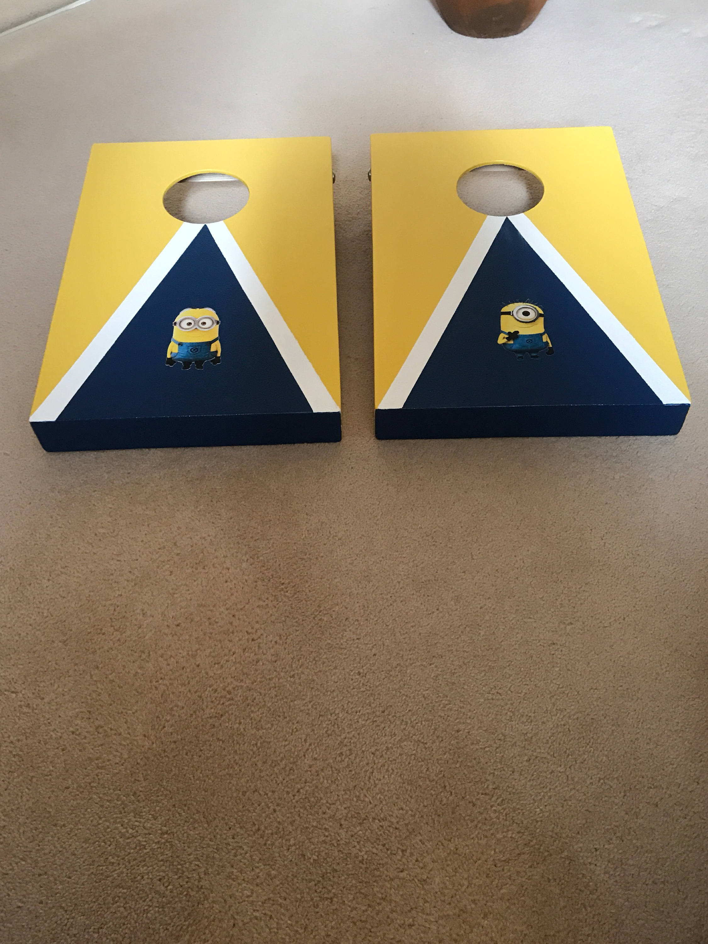 Minions Bean Bag Toss Game – Party for All Ages, Includes Boards & Bean Bags