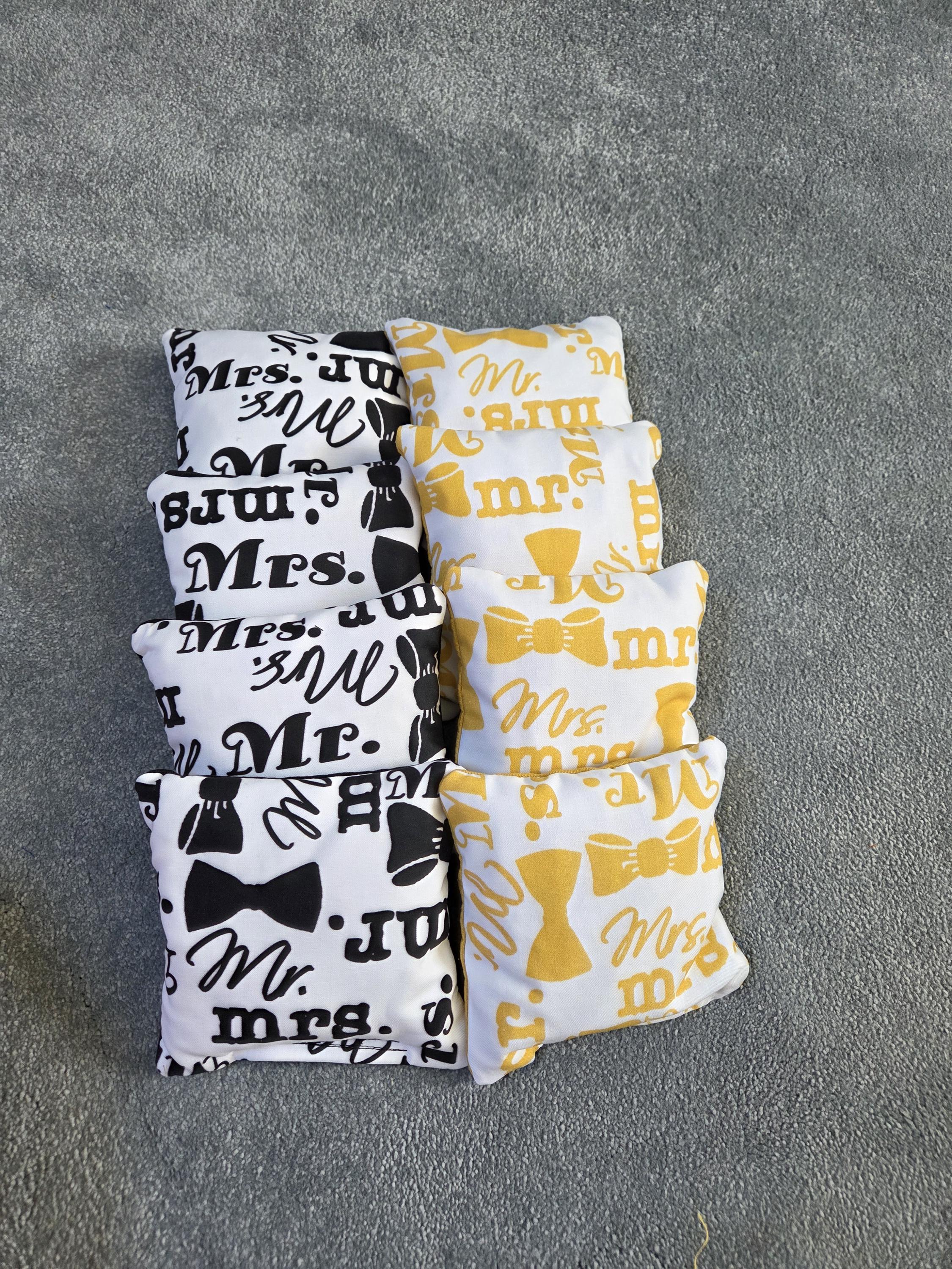 Handmade Cornhole Game Personalised– Stained Wood Bean Bag Toss for Weddings & Garden Parties